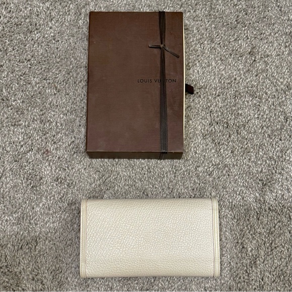 Louis Vuitton Cuir Suhali cream long wallet - Picture 4 of 10